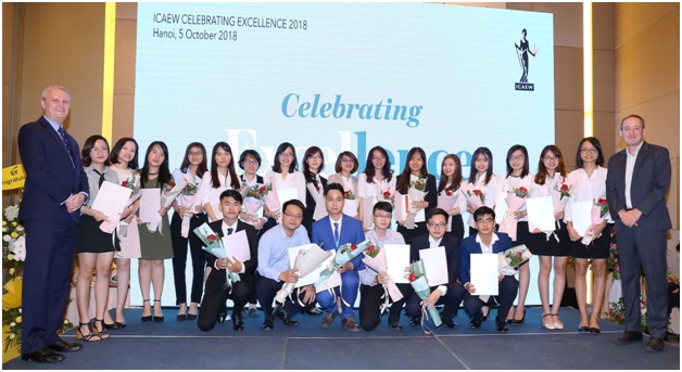 54 học viên Việt Nam đầu tiên nhận chứng chỉ quốc tế về Tài chính, Kế toán và Kinh doanh của ICAEW